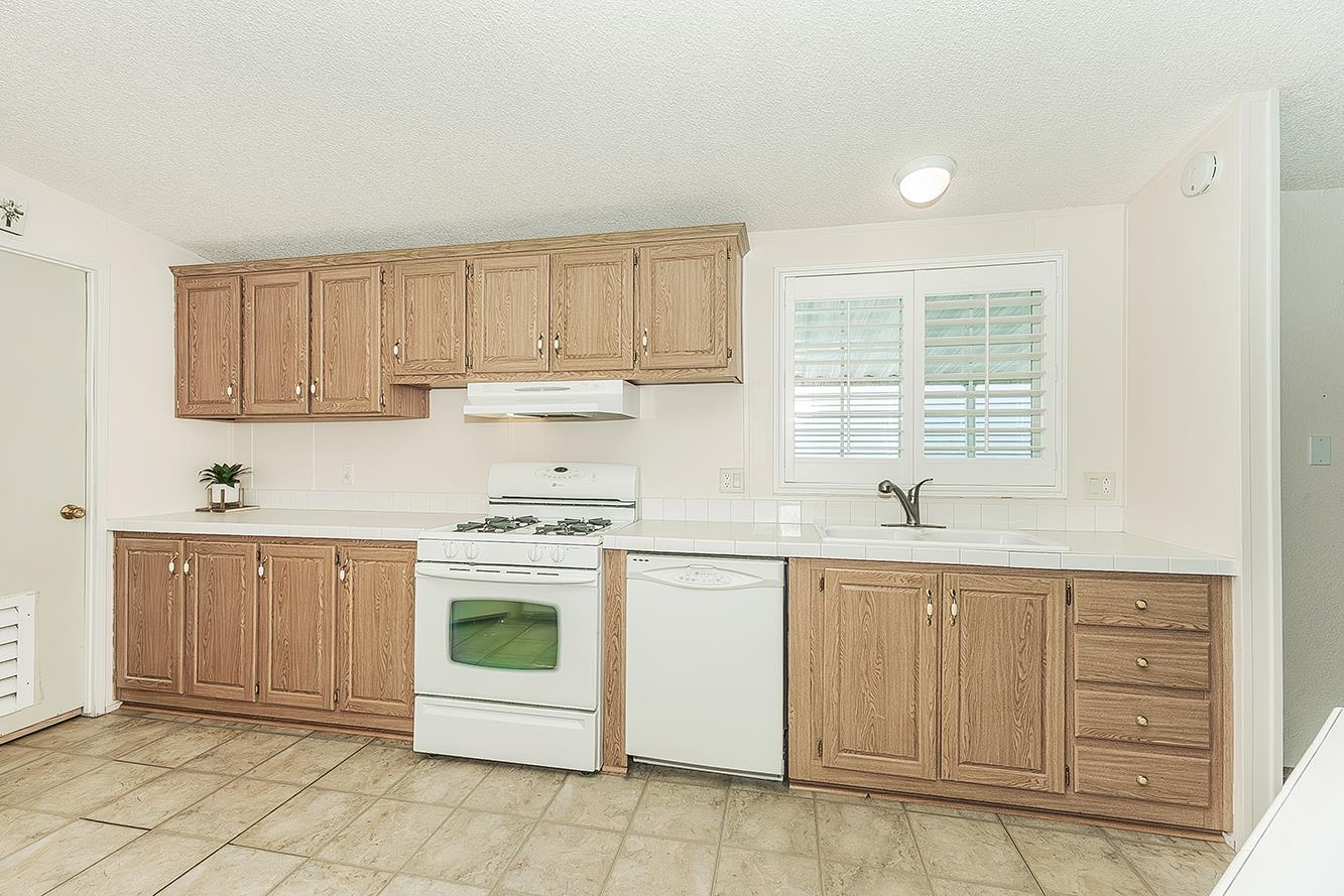 1551 6th Ave #35, Kingsburg, CA 93631