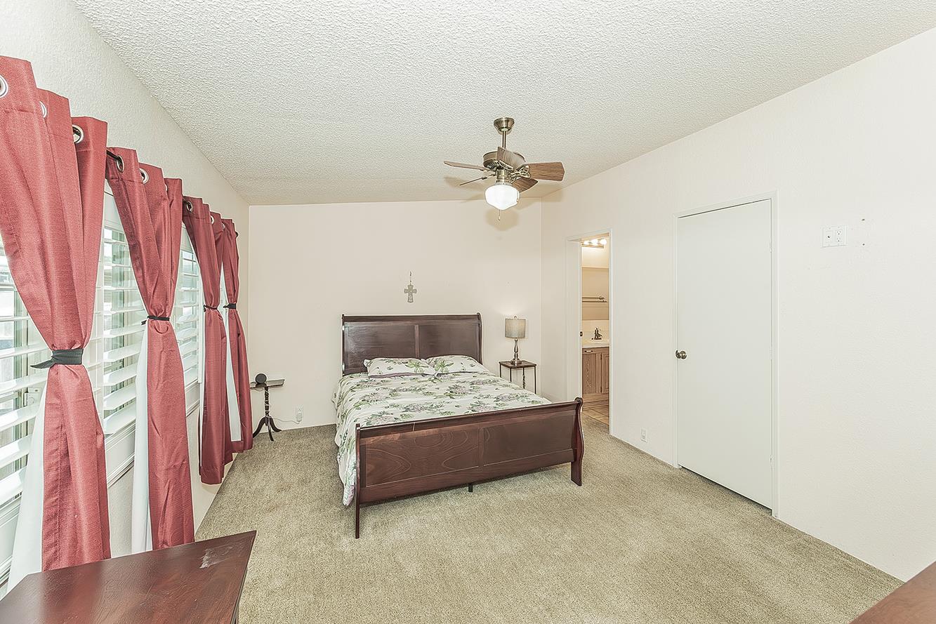 1551 6th Ave #35, Kingsburg, CA 93631