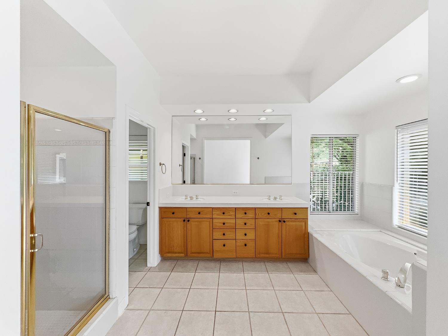 6624 N Wembley Dr, Fresno, CA 93711