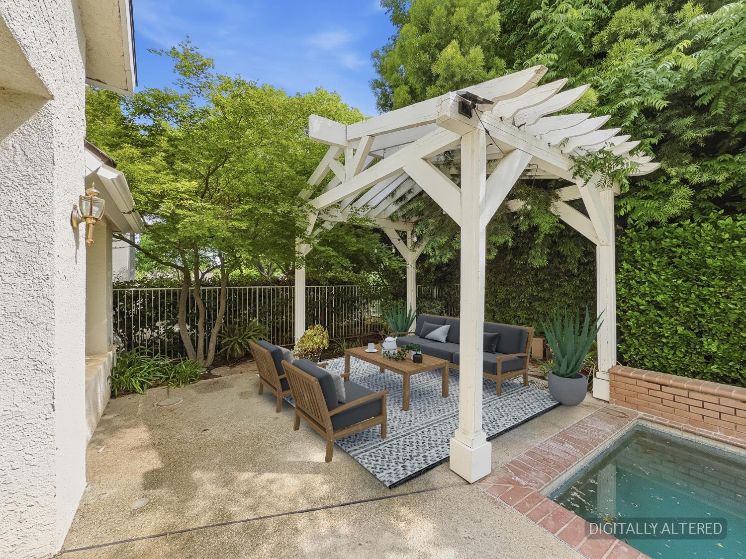 6624 N Wembley Dr, Fresno, CA 93711