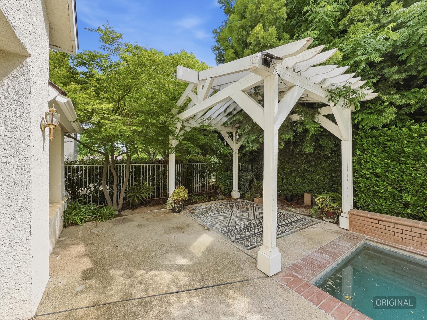 6624 N Wembley Dr, Fresno, CA 93711