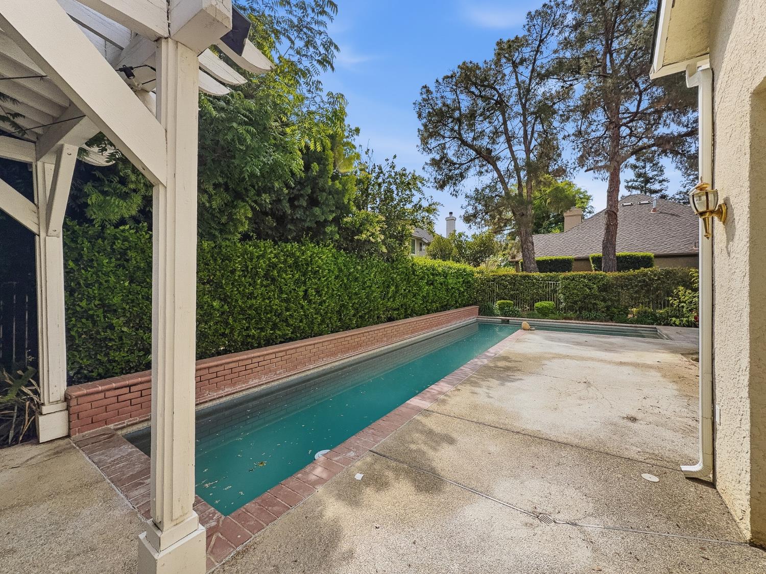 6624 N Wembley Dr, Fresno, CA 93711