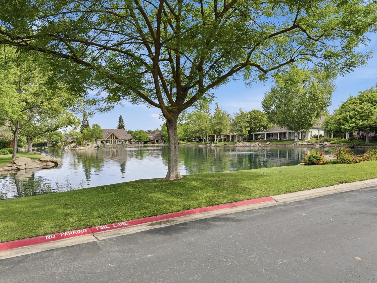 6624 N Wembley Dr, Fresno, CA 93711