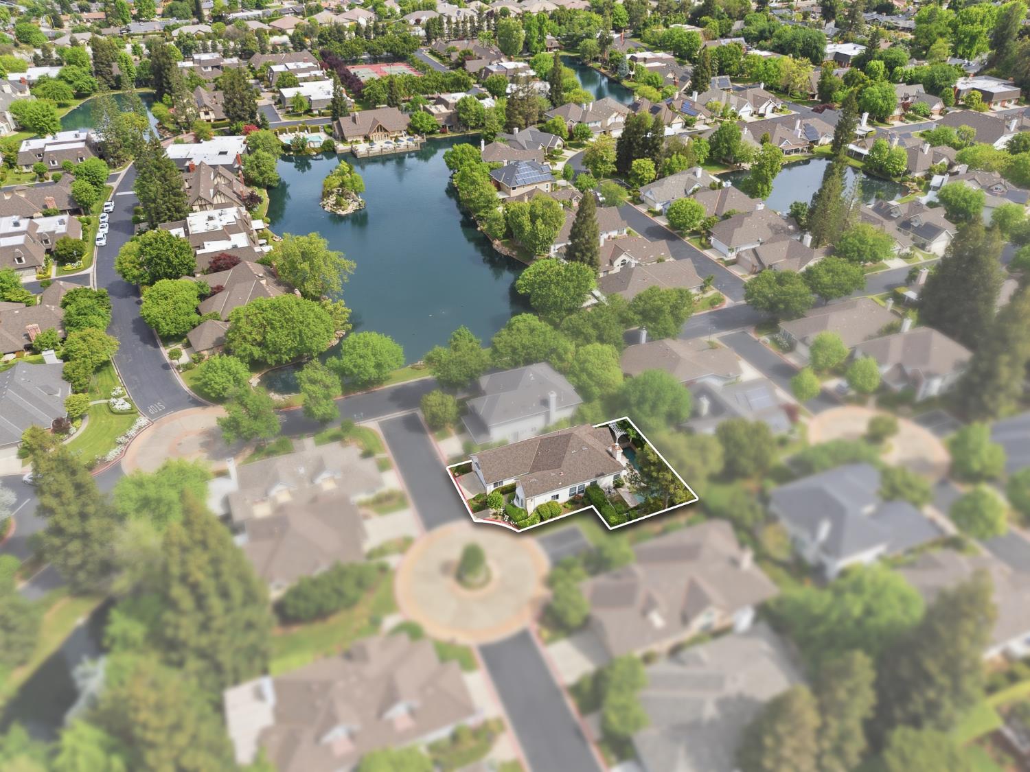 6624 N Wembley Dr, Fresno, CA 93711