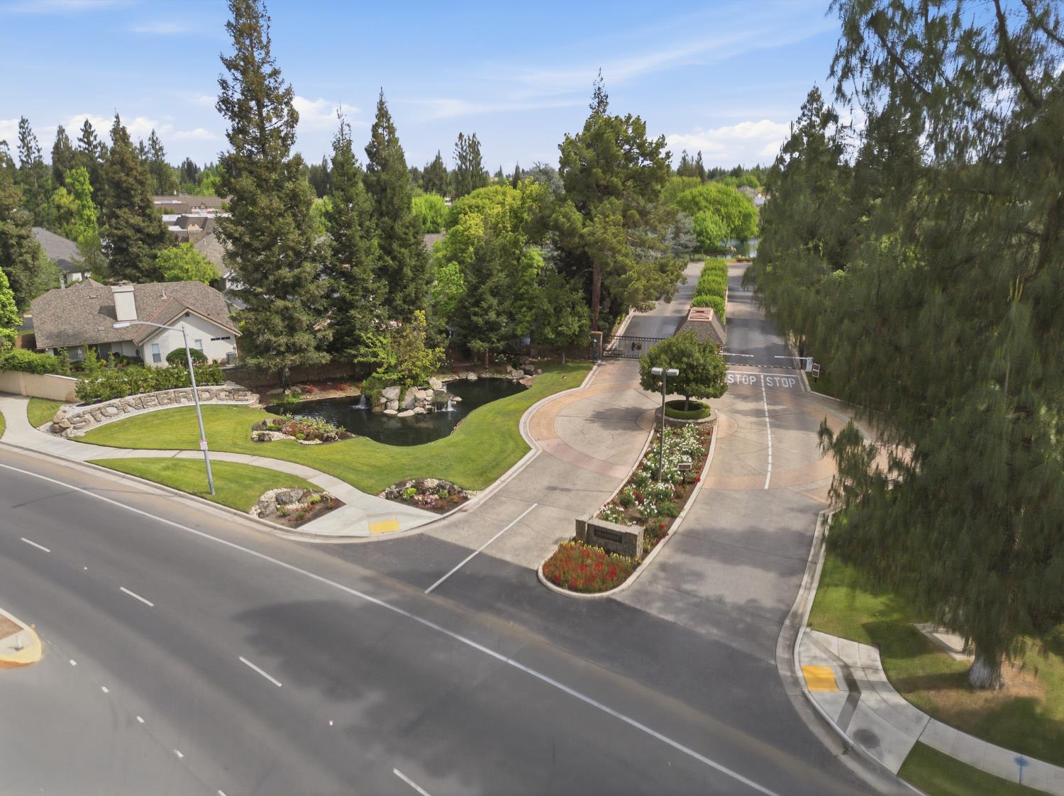 6624 N Wembley Dr, Fresno, CA 93711