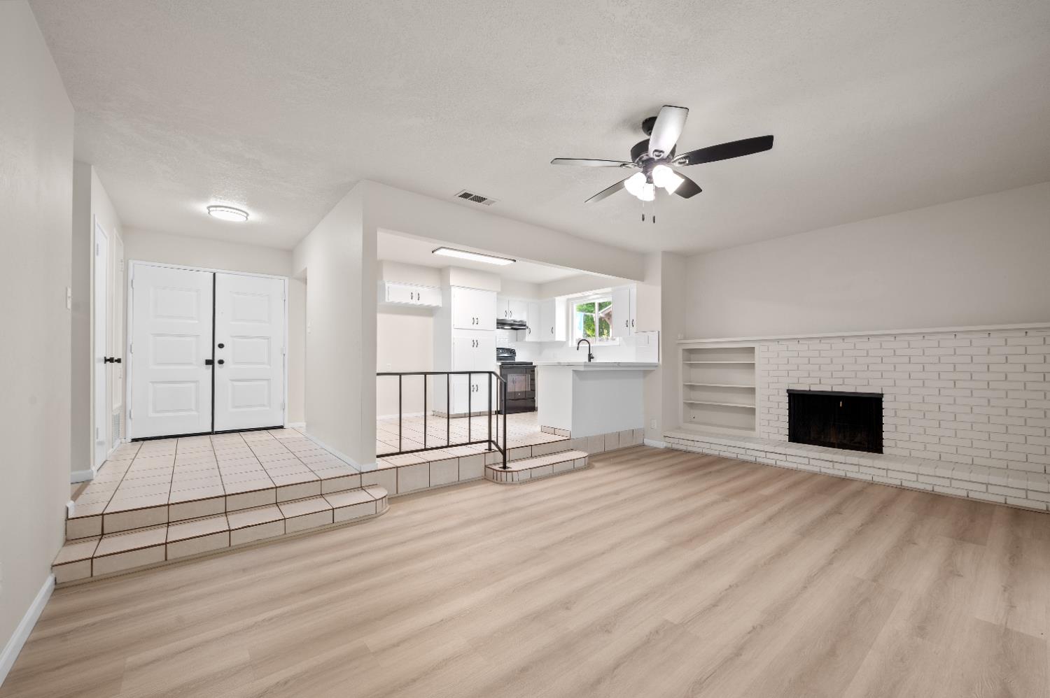 1555 N Roosevelt Ave, Fresno, CA 93728