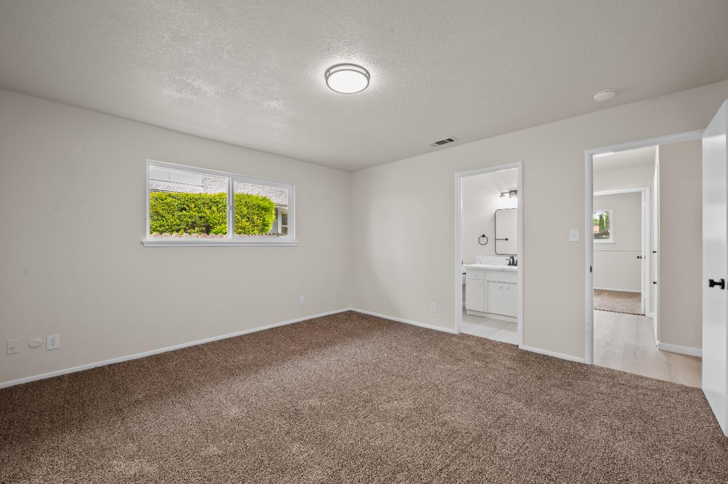 1555 N Roosevelt Ave, Fresno, CA 93728