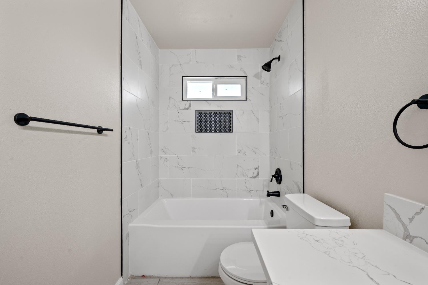 1555 N Roosevelt Ave, Fresno, CA 93728