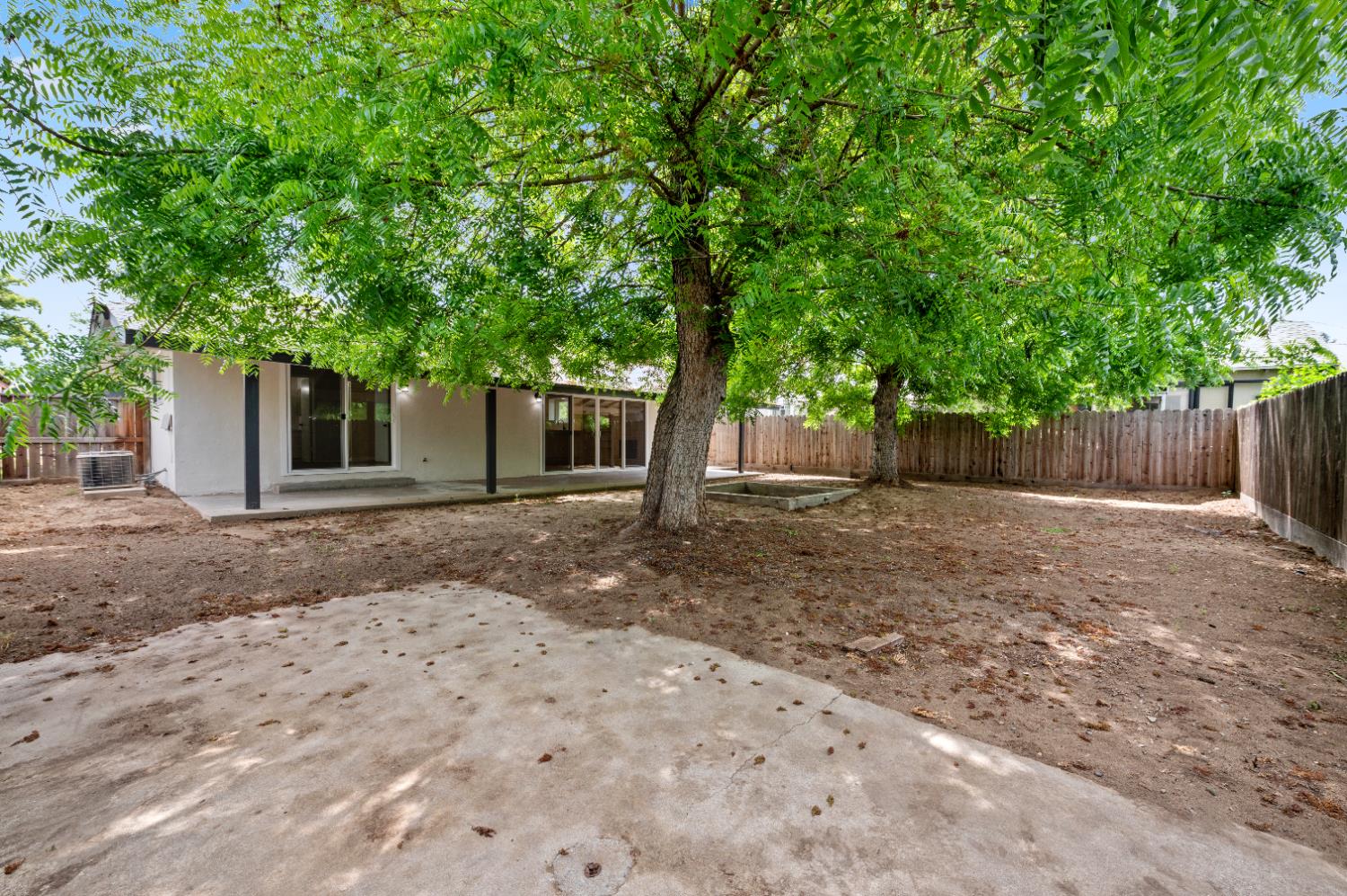 1555 N Roosevelt Ave, Fresno, CA 93728