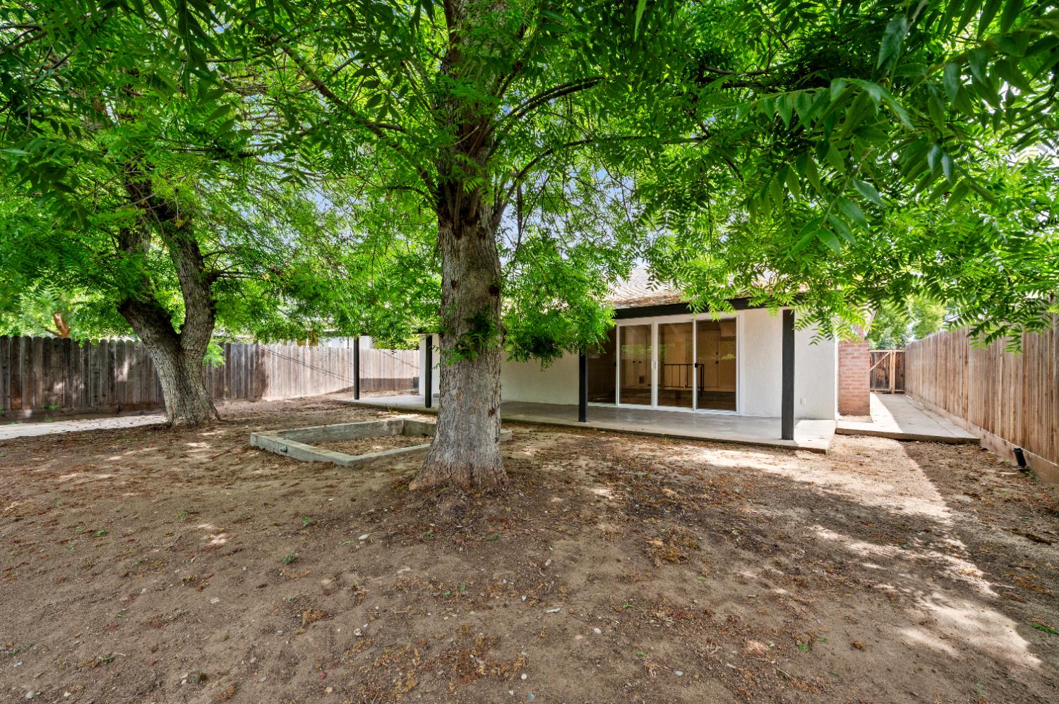 1555 N Roosevelt Ave, Fresno, CA 93728