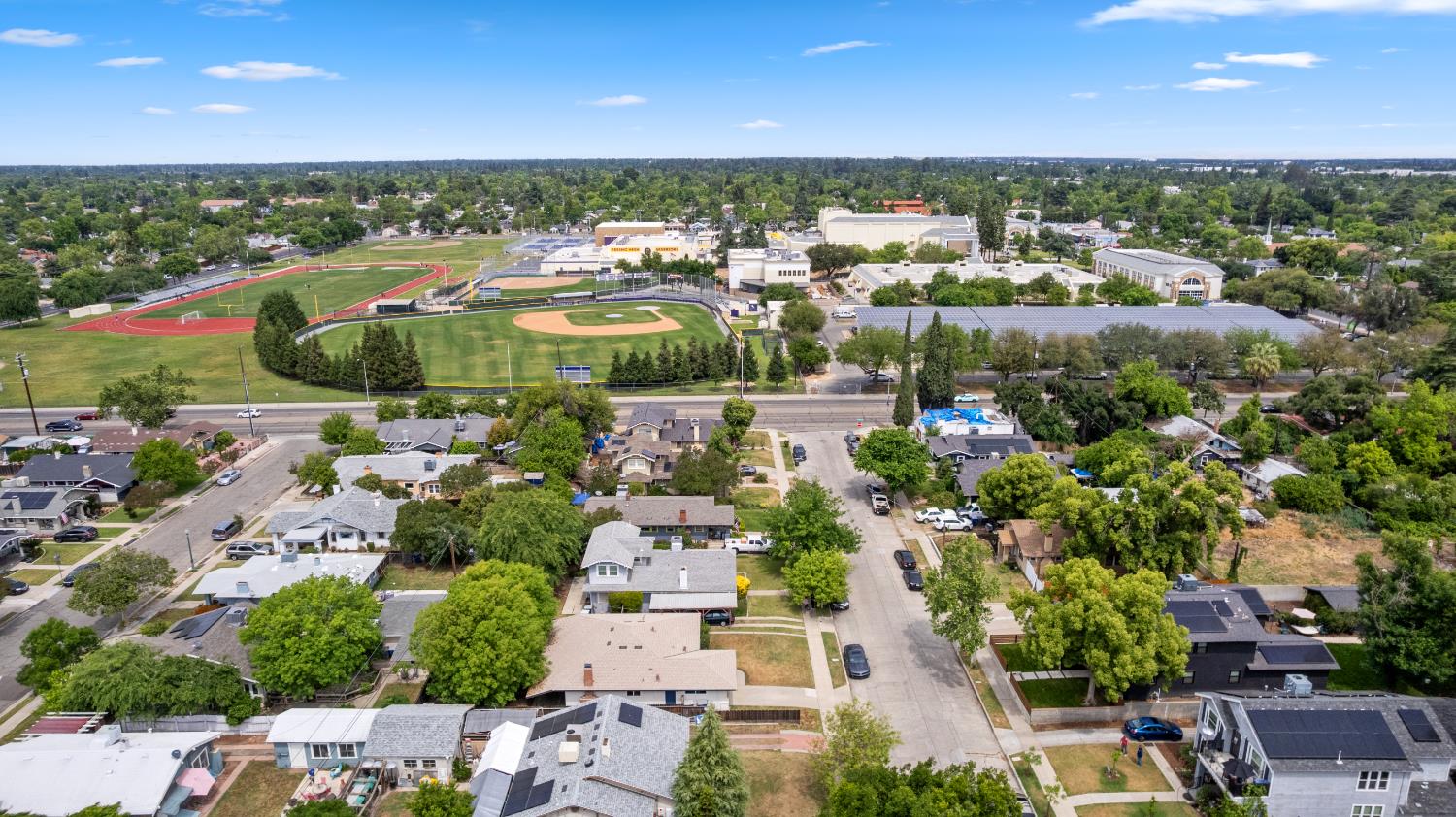 1555 N Roosevelt Ave, Fresno, CA 93728