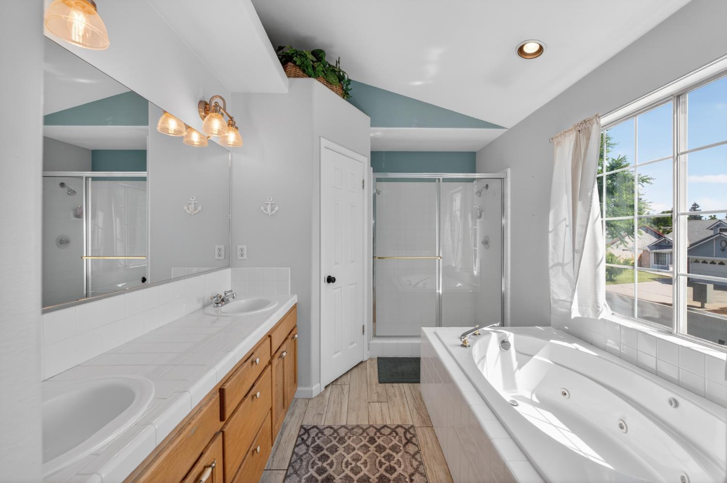 2384 E Quincy Ave, Fresno, CA 93720