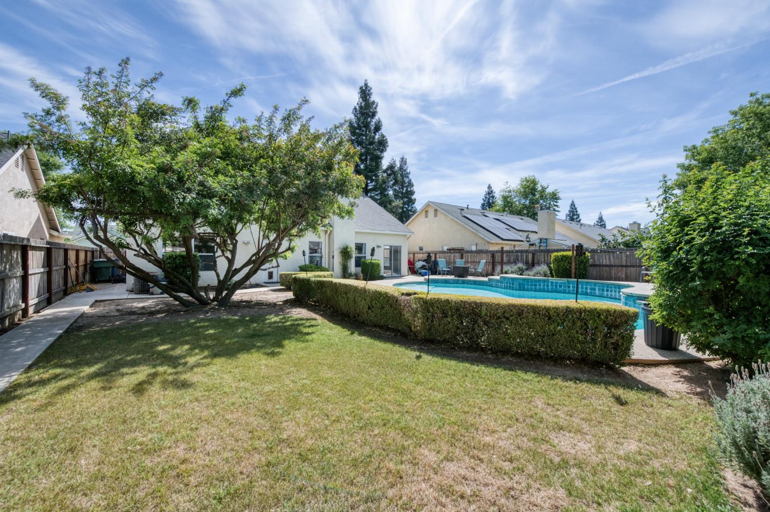 2384 E Quincy Ave, Fresno, CA 93720