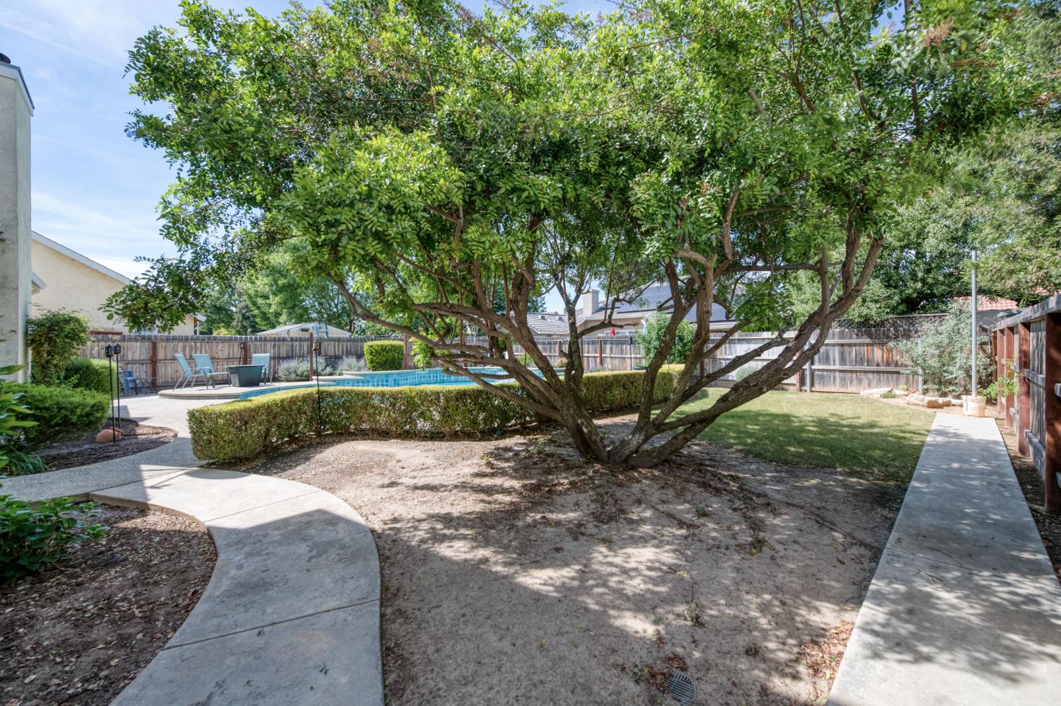 2384 E Quincy Ave, Fresno, CA 93720