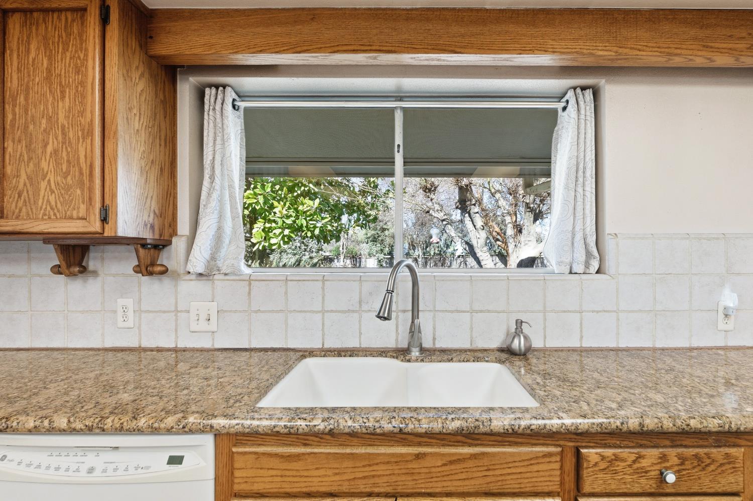 7176 E Butler Ave, Fresno, CA 93737