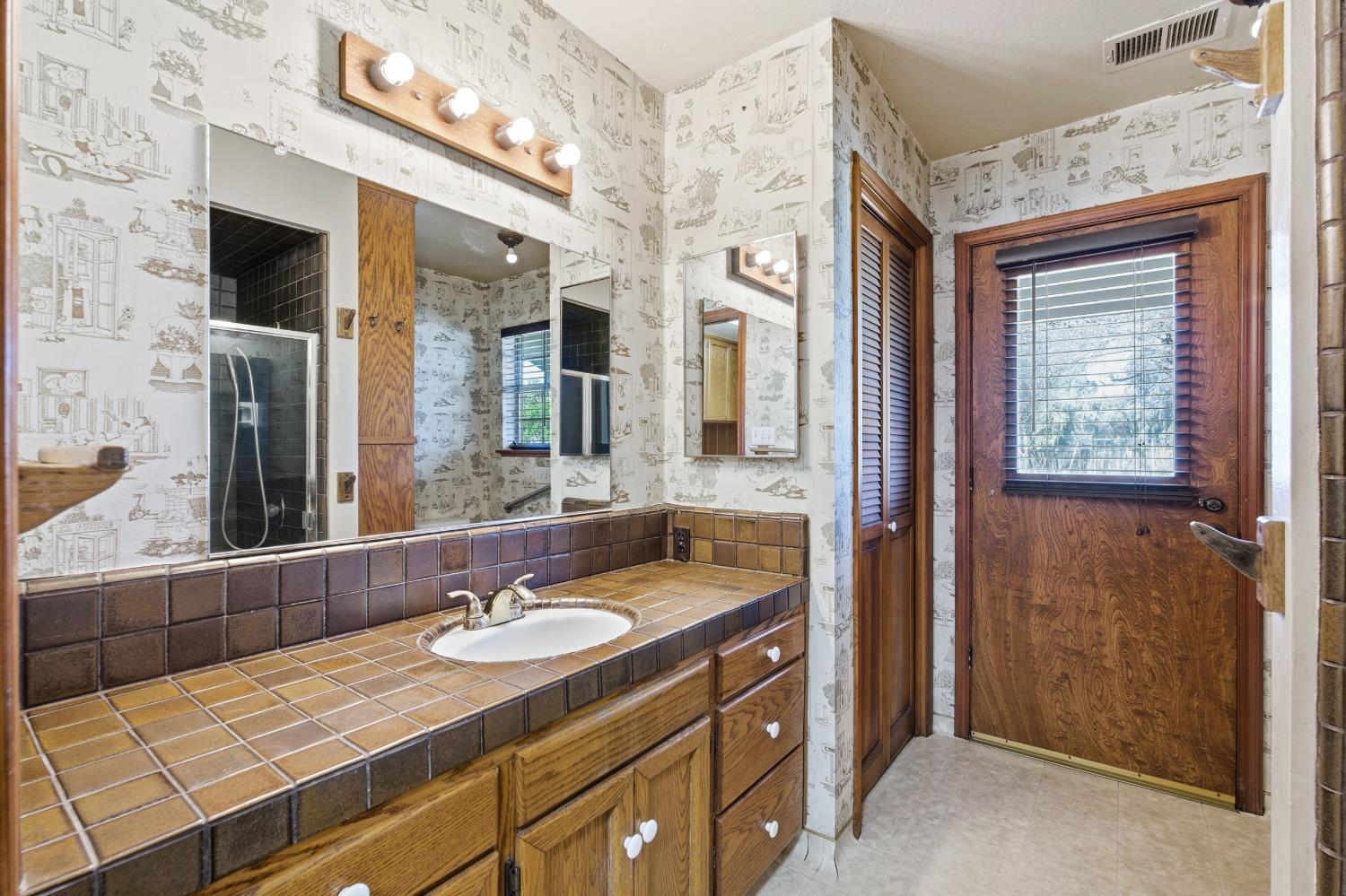 7176 E Butler Ave, Fresno, CA 93737