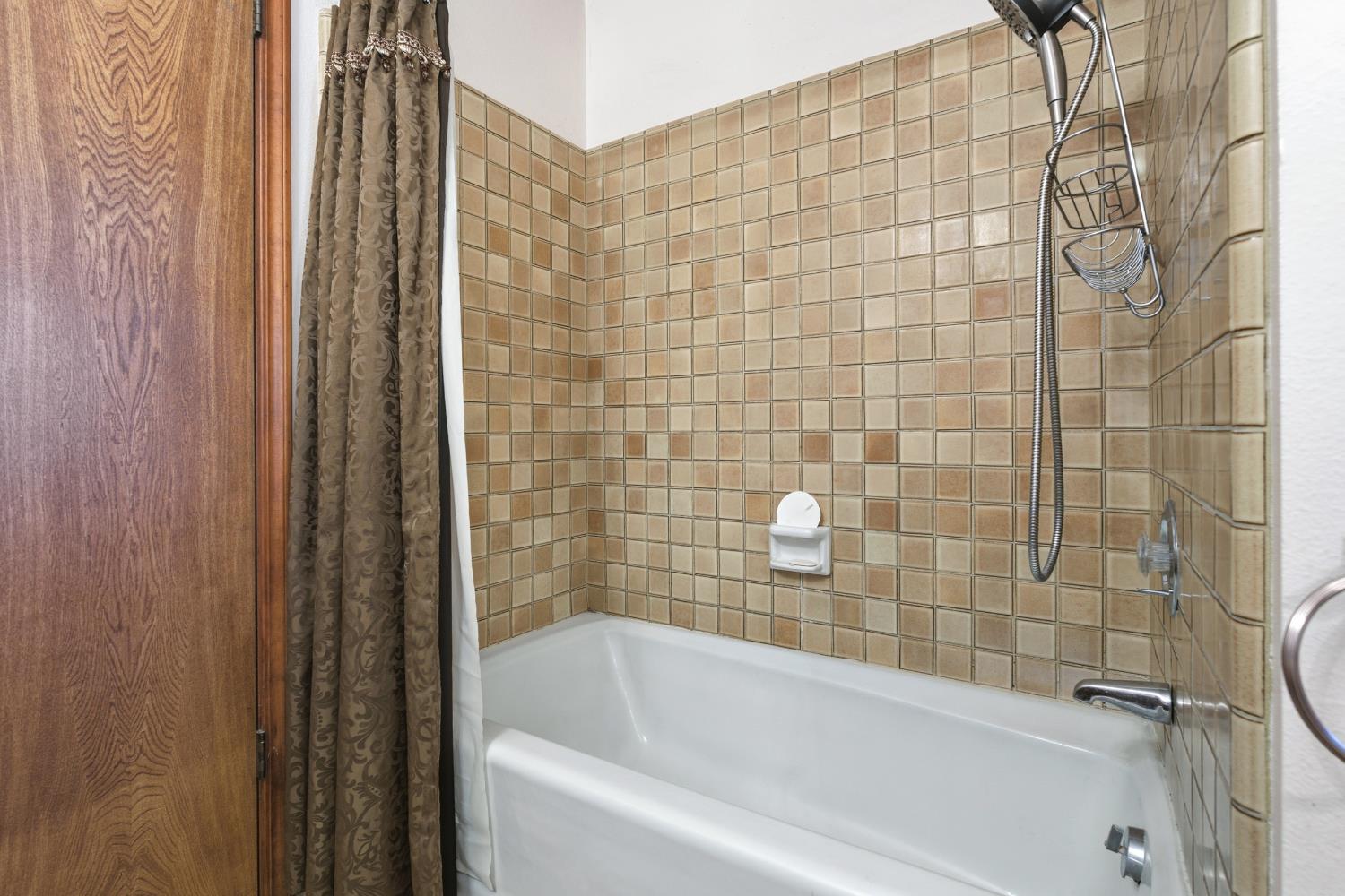 7176 E Butler Ave, Fresno, CA 93737