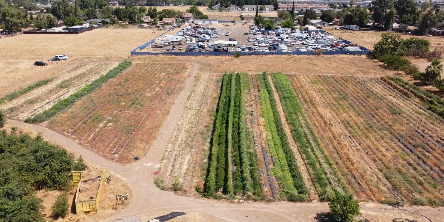 3228 W Clinton Ave, Fresno, CA 93722