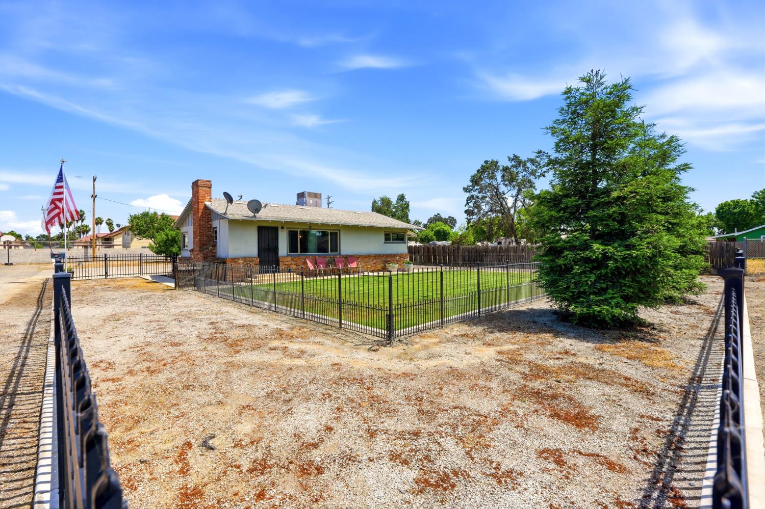 4007 W Myrtle Ave, Visalia, CA 93277