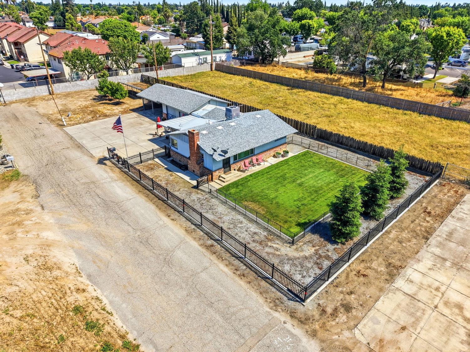4007 W Myrtle Ave, Visalia, CA 93277