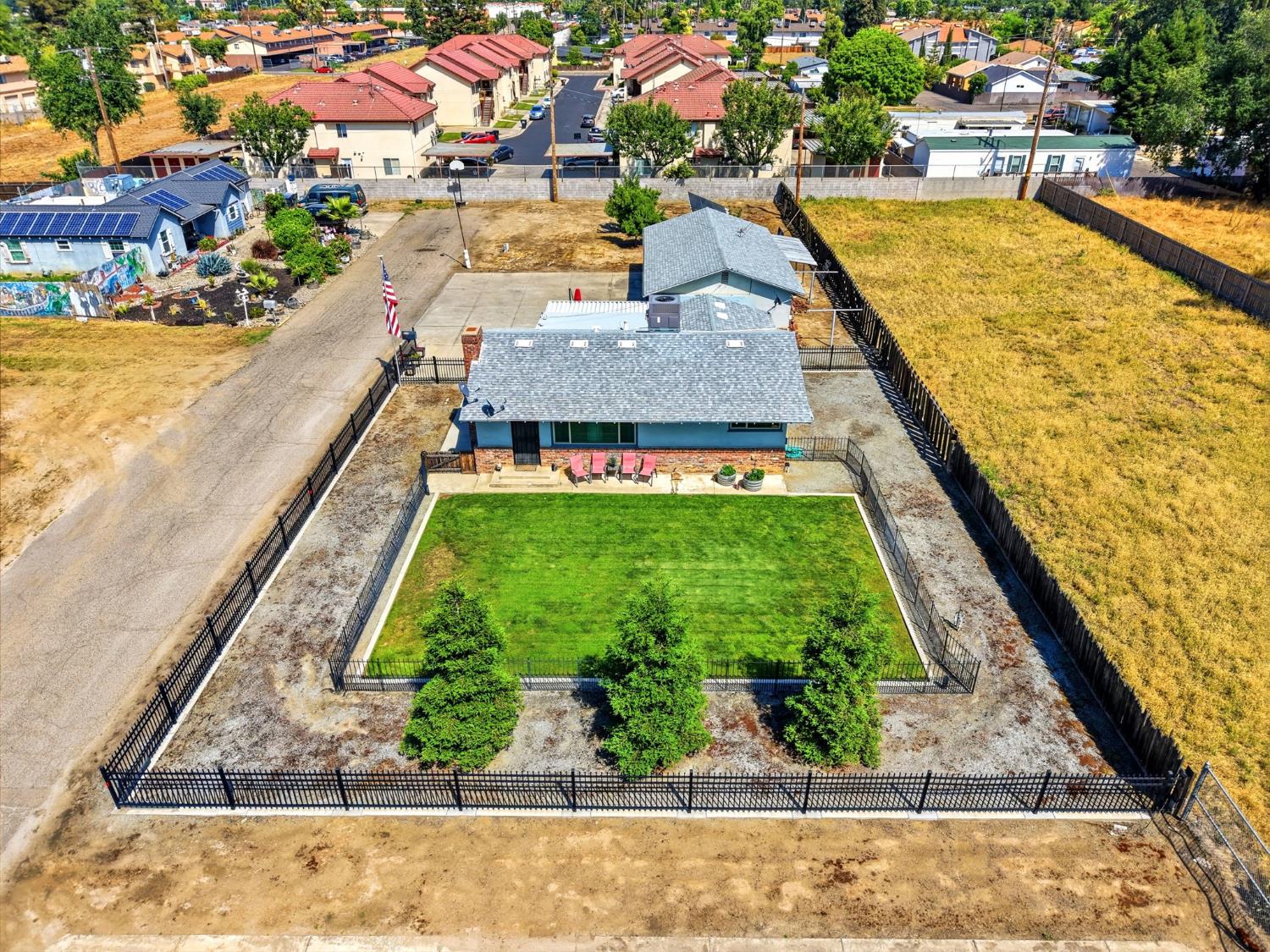 4007 W Myrtle Ave, Visalia, CA 93277