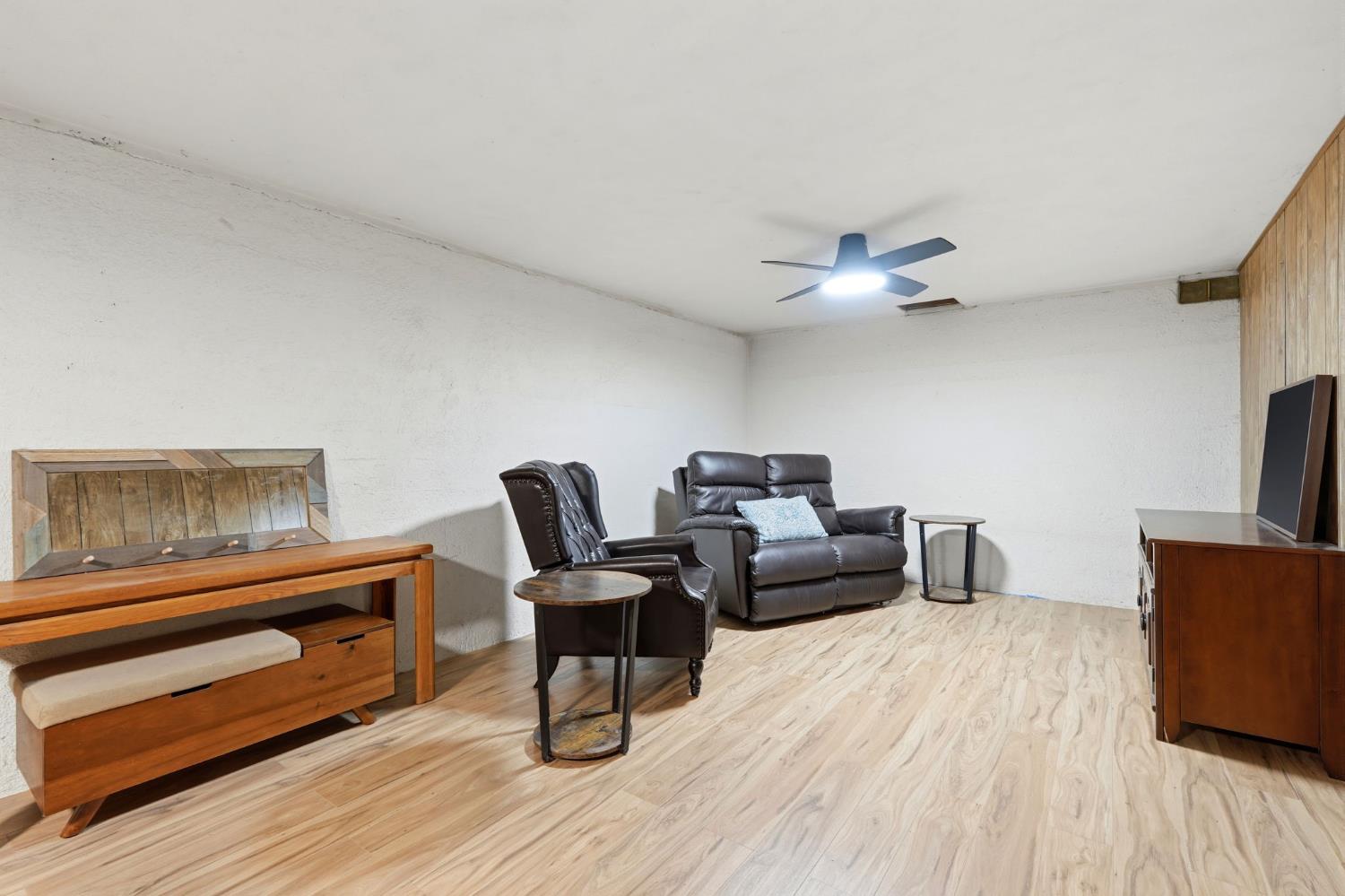 4007 W Myrtle Ave, Visalia, CA 93277