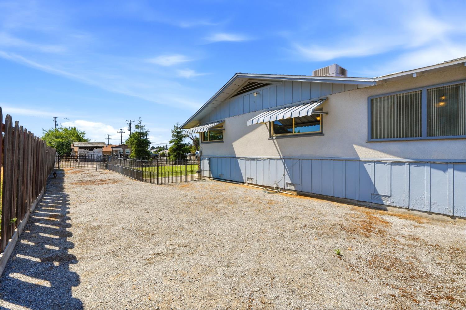 4007 W Myrtle Ave, Visalia, CA 93277