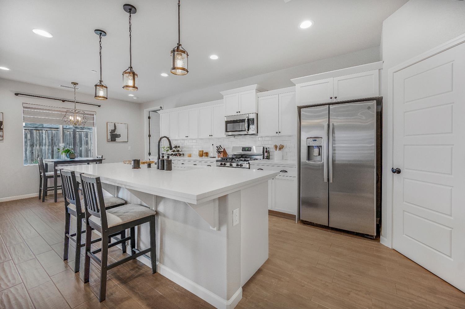 619 Wood Crest Ave, Madera, CA 93636