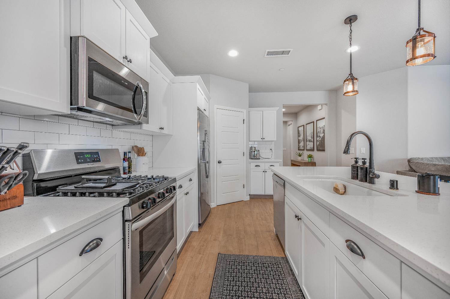 619 Wood Crest Ave, Madera, CA 93636