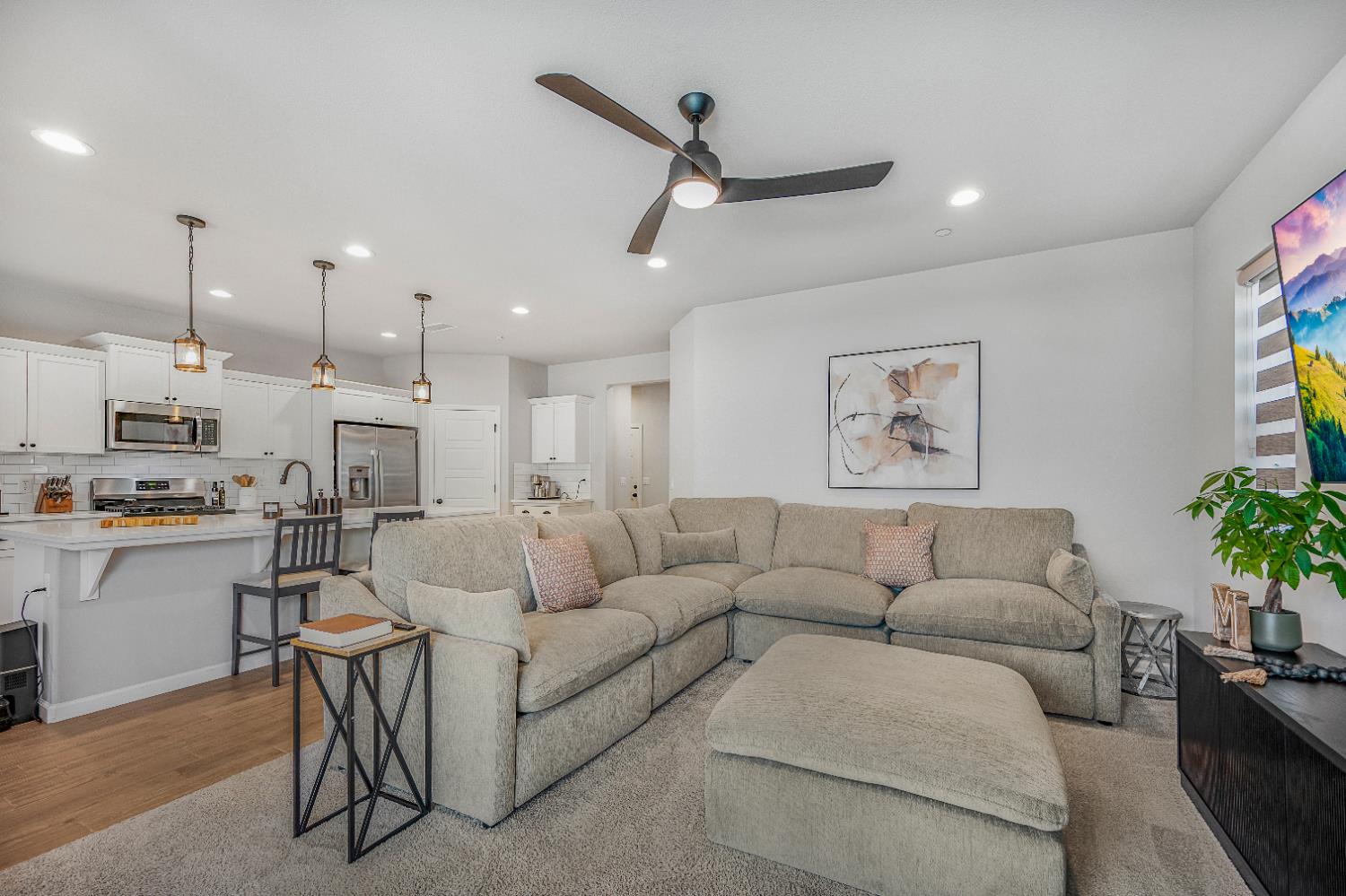 619 Wood Crest Ave, Madera, CA 93636