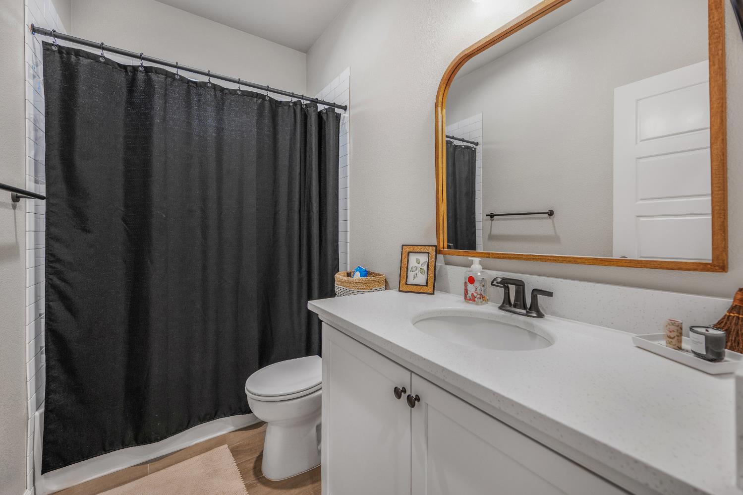 619 Wood Crest Ave, Madera, CA 93636