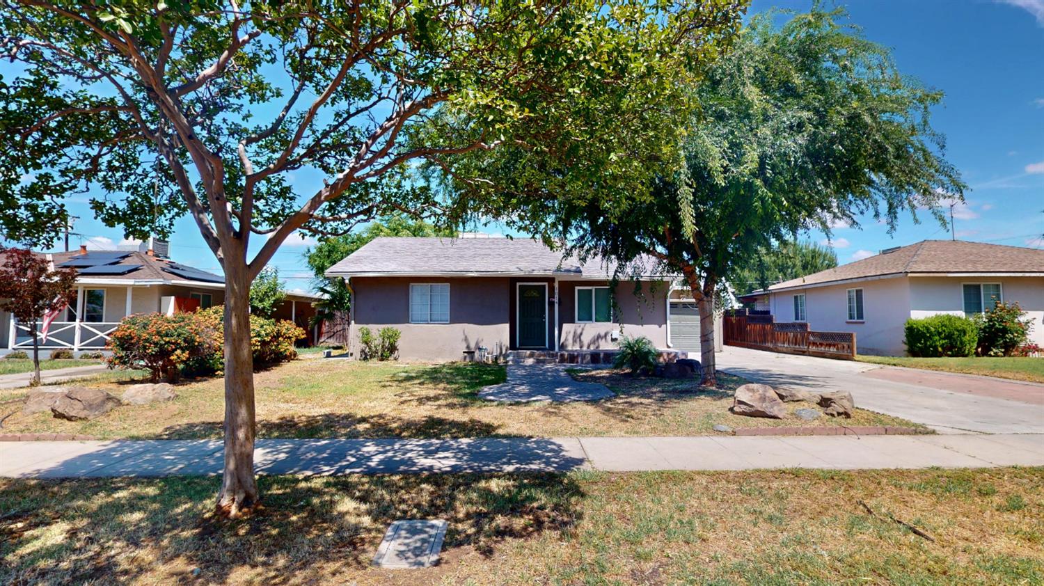 1014 W Andrews Ave, Fresno, CA 93705