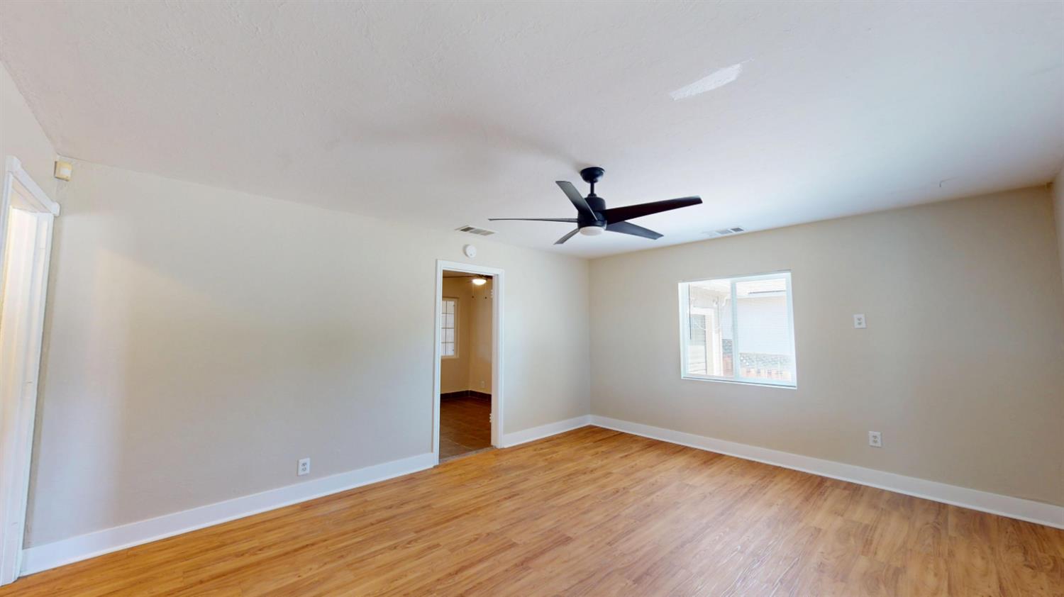 1014 W Andrews Ave, Fresno, CA 93705