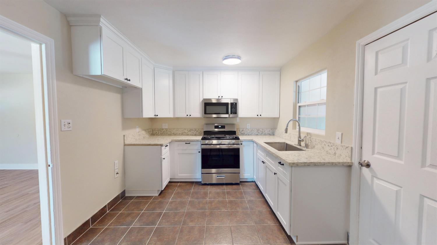 1014 W Andrews Ave, Fresno, CA 93705