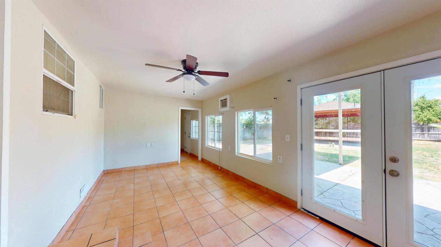 1014 W Andrews Ave, Fresno, CA 93705