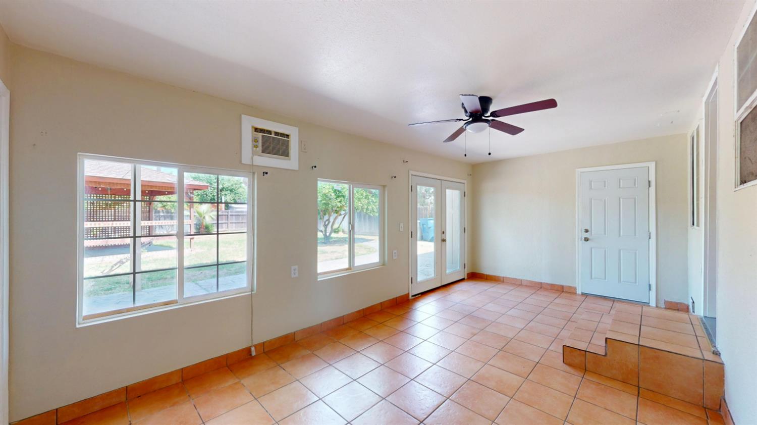 1014 W Andrews Ave, Fresno, CA 93705