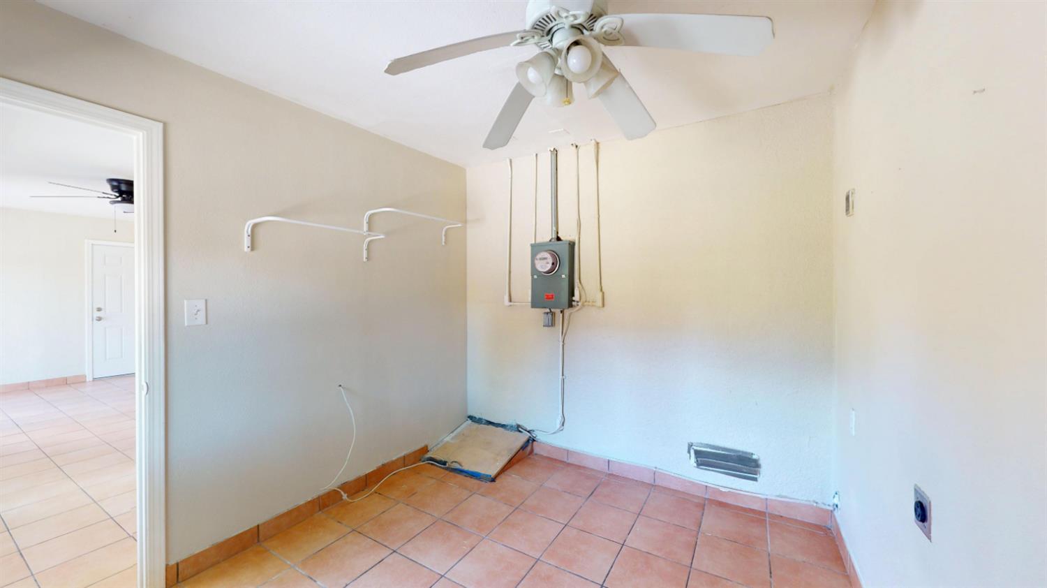 1014 W Andrews Ave, Fresno, CA 93705