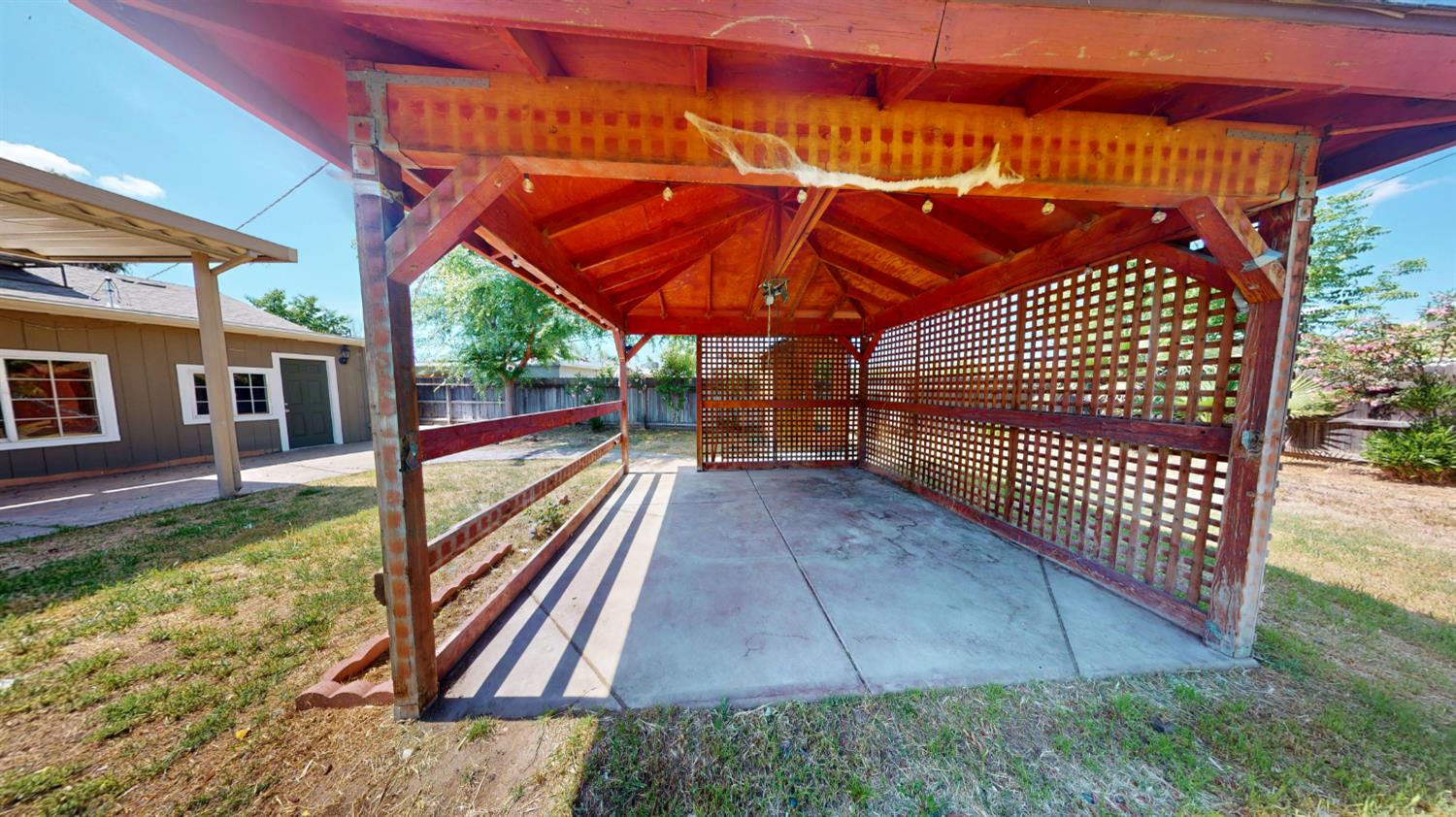 1014 W Andrews Ave, Fresno, CA 93705