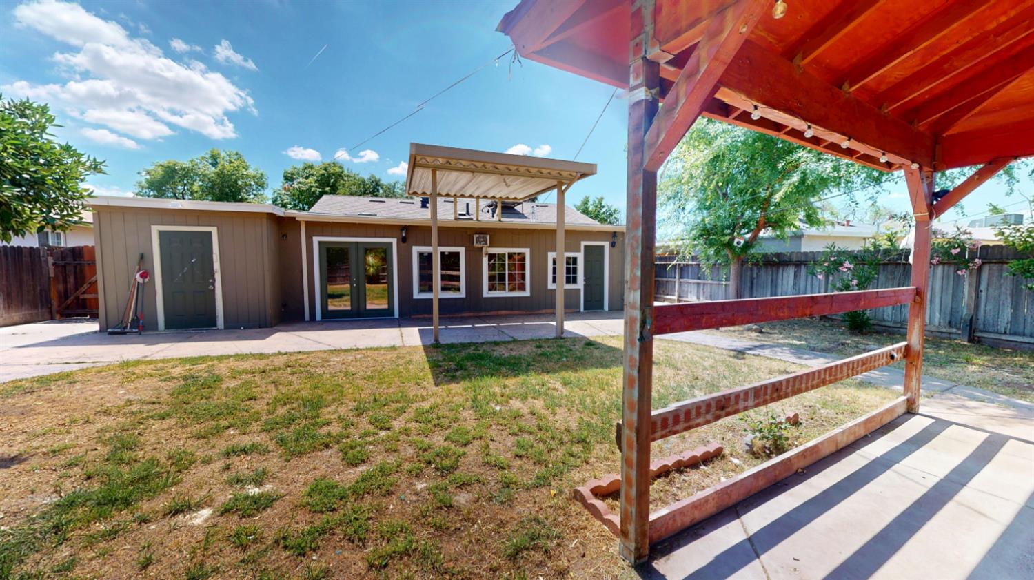 1014 W Andrews Ave, Fresno, CA 93705