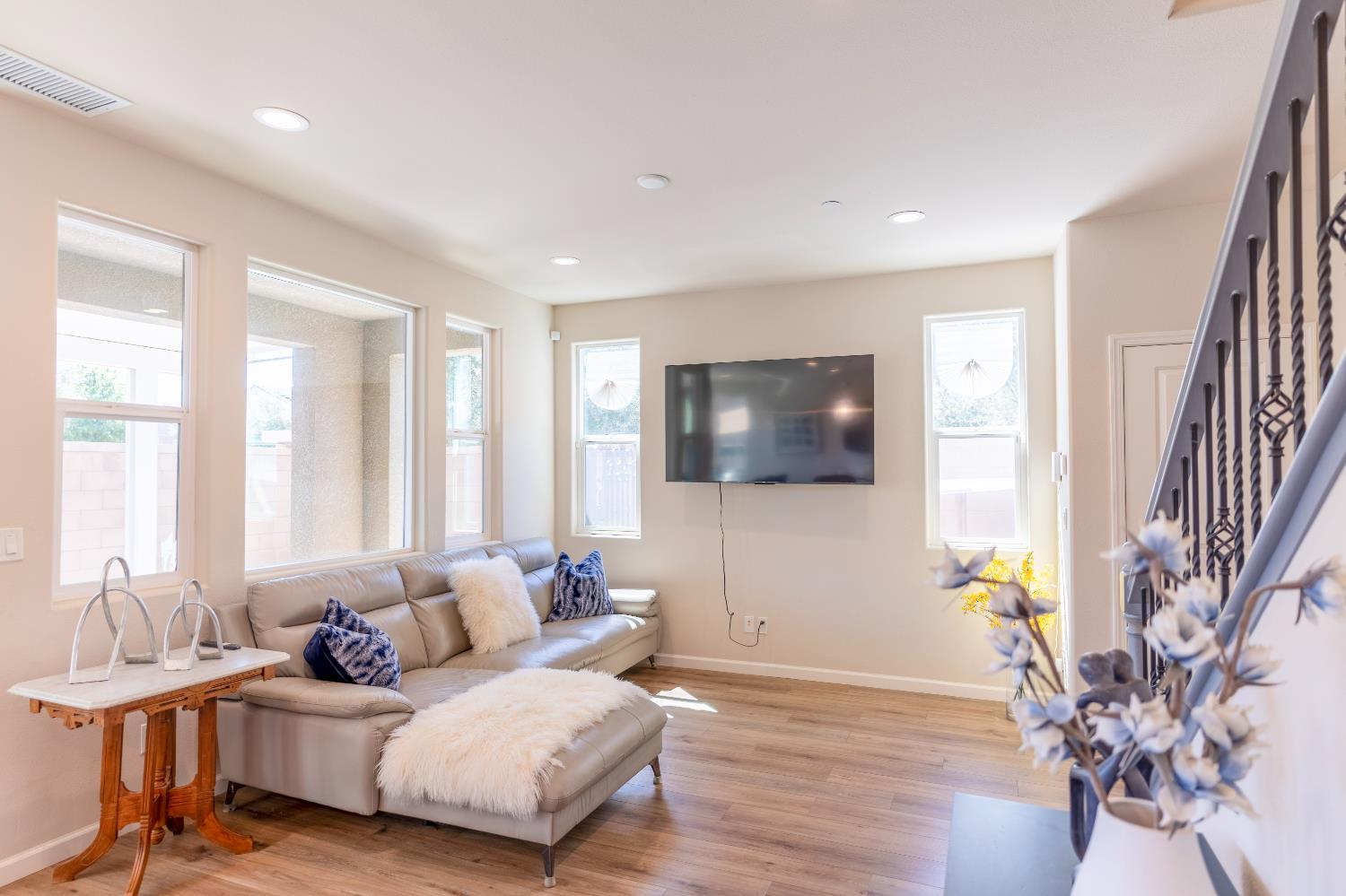 179 Sunset Dr S, Madera, CA 93636