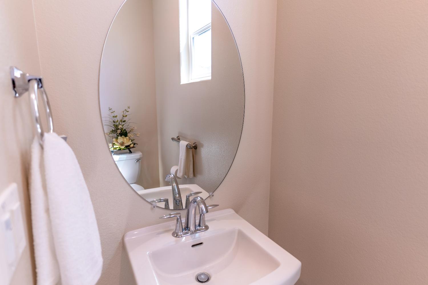 179 Sunset Dr S, Madera, CA 93636