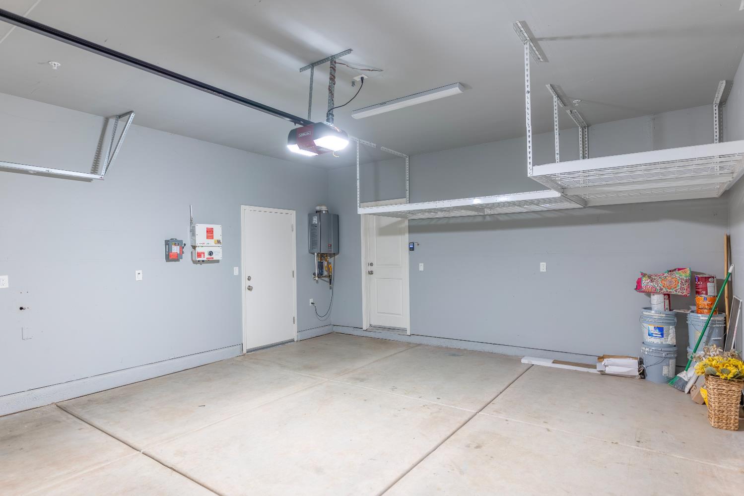 179 Sunset Dr S, Madera, CA 93636