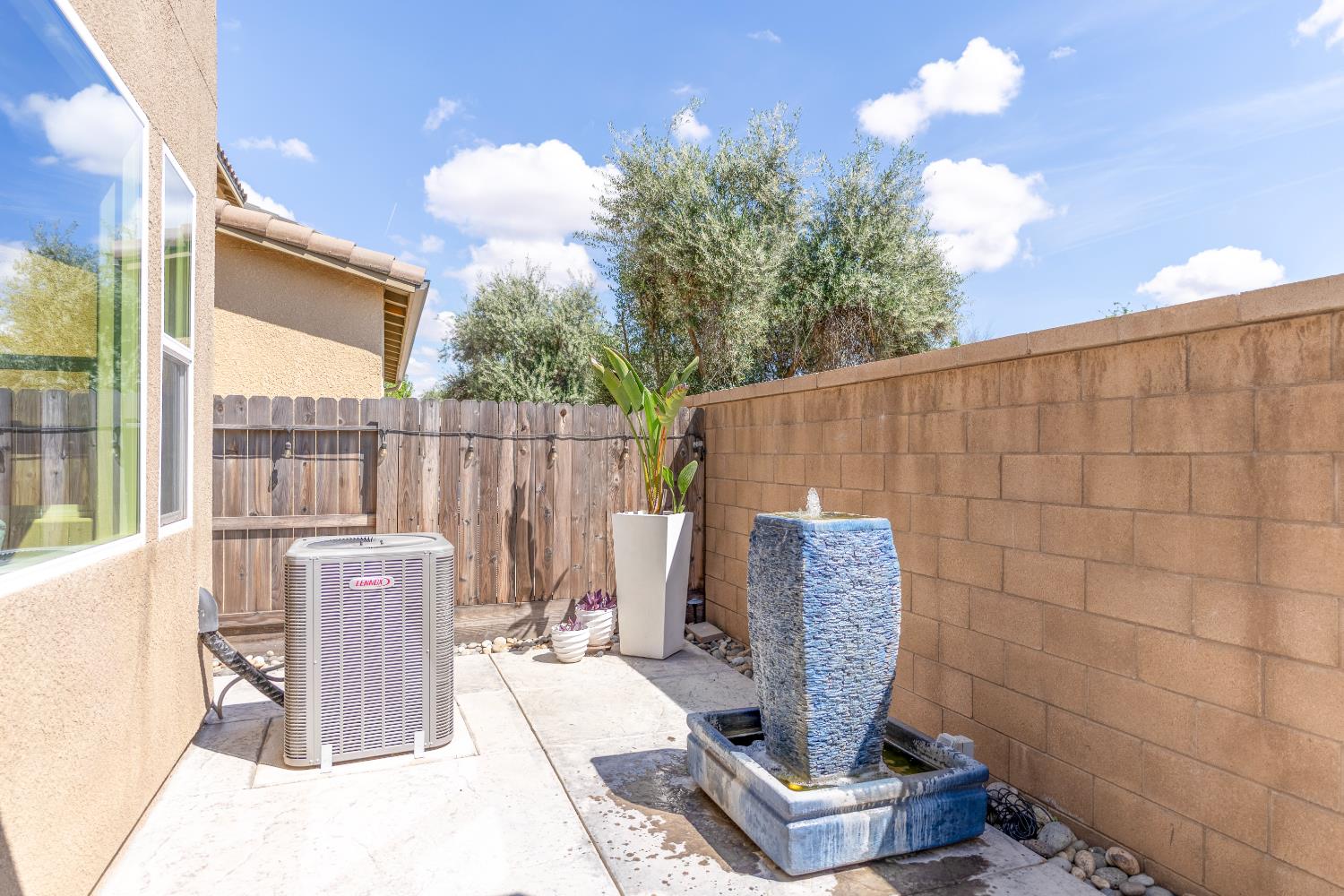 179 Sunset Dr S, Madera, CA 93636