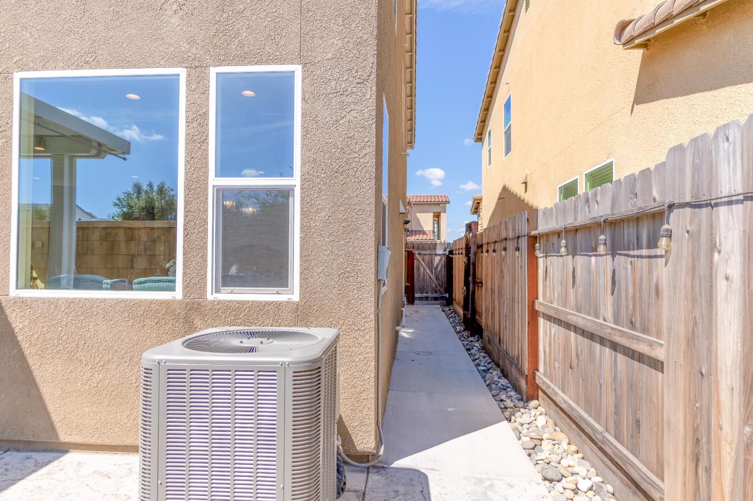 179 Sunset Dr S, Madera, CA 93636