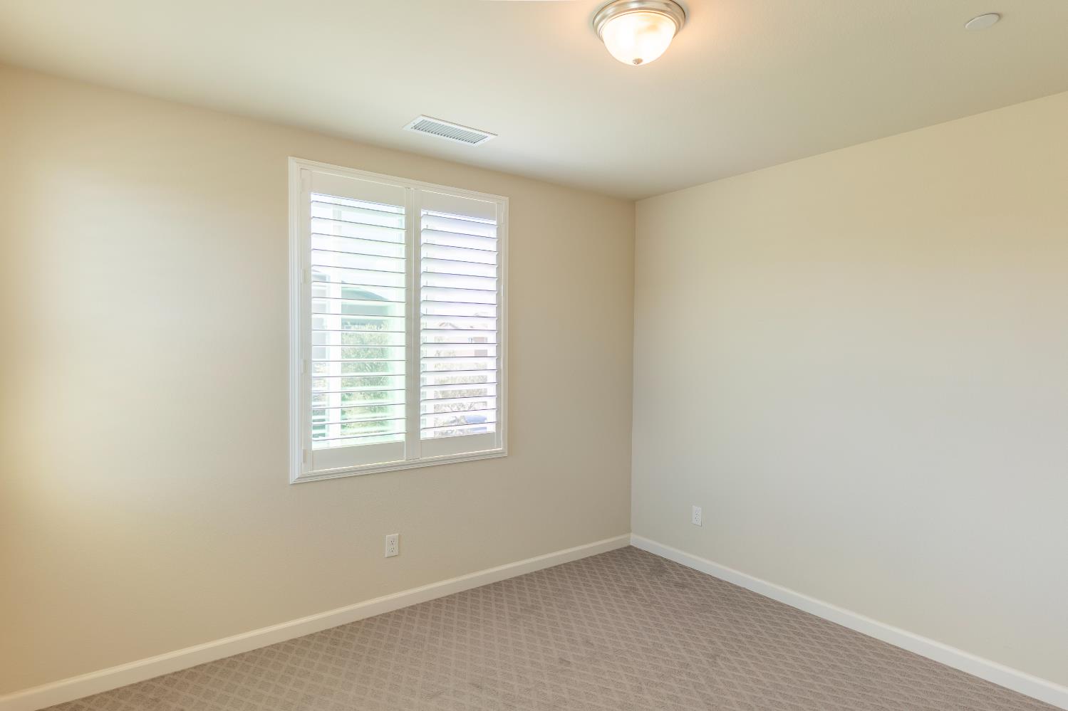 179 Sunset Dr S, Madera, CA 93636