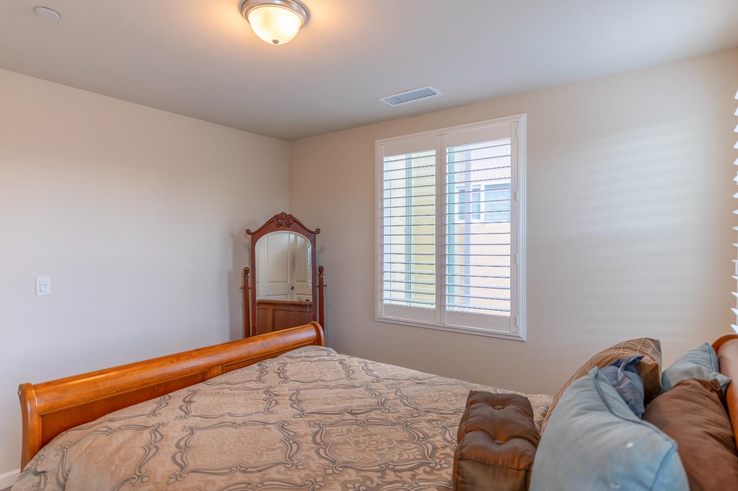 179 Sunset Dr S, Madera, CA 93636