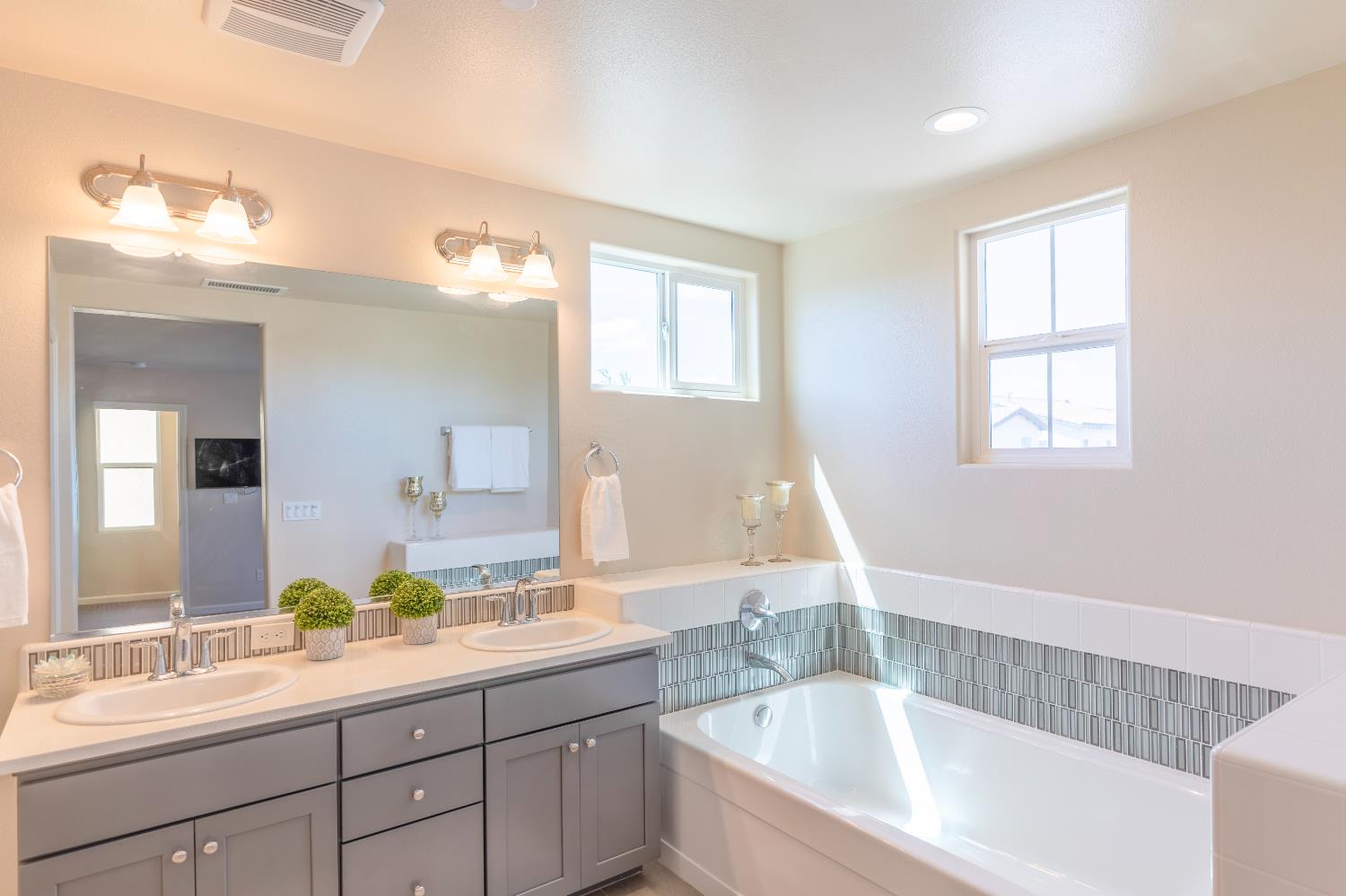 179 Sunset Dr S, Madera, CA 93636