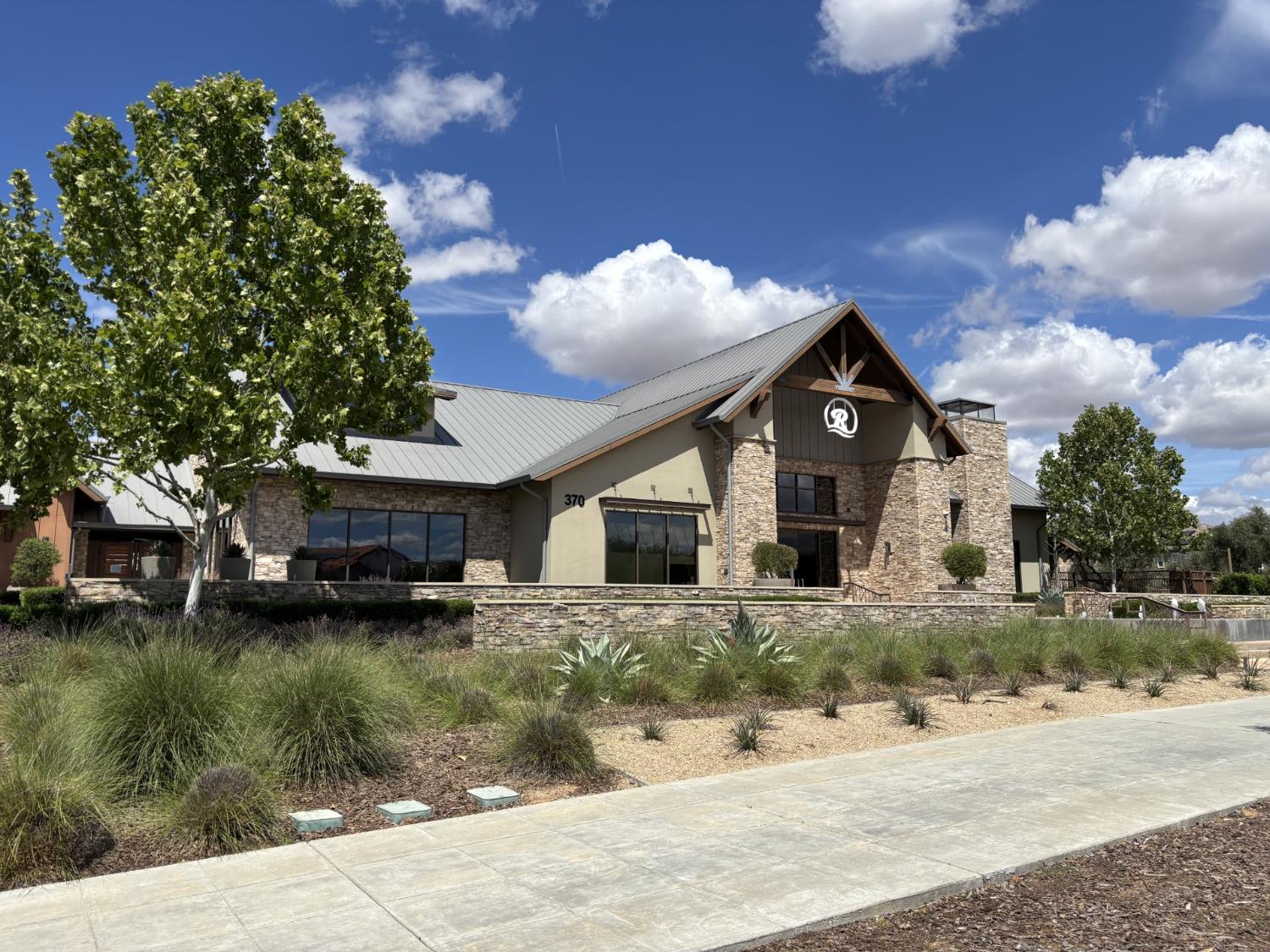 179 Sunset Dr S, Madera, CA 93636