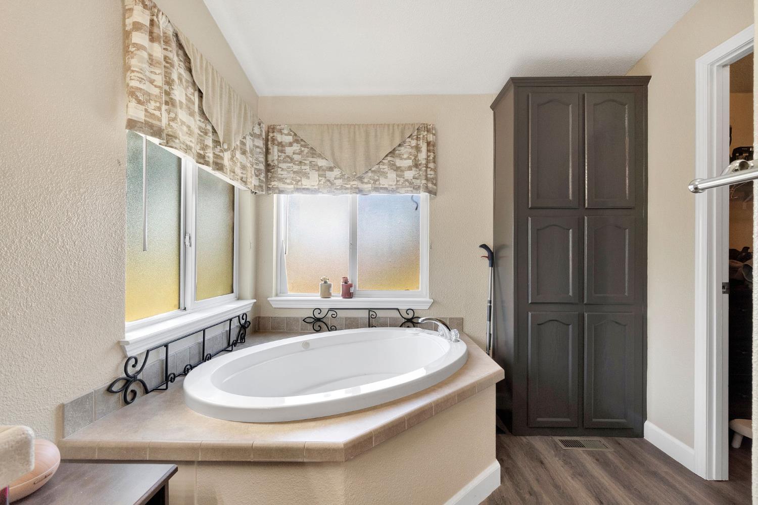 6655 E Olive Ave, Fresno, CA 93727