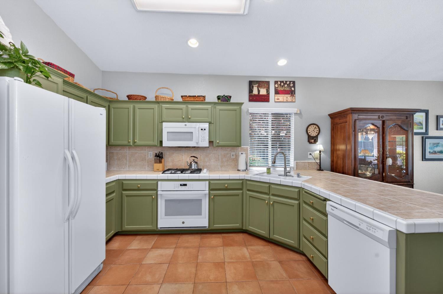 2329 Prescott Ave, Clovis, CA 93619